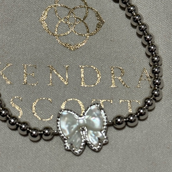HP! NWT Kendra Scott Haley Bow Silver Stretch Bracelet in Ivory Mother-of-Pearl - Picture 5 of 7